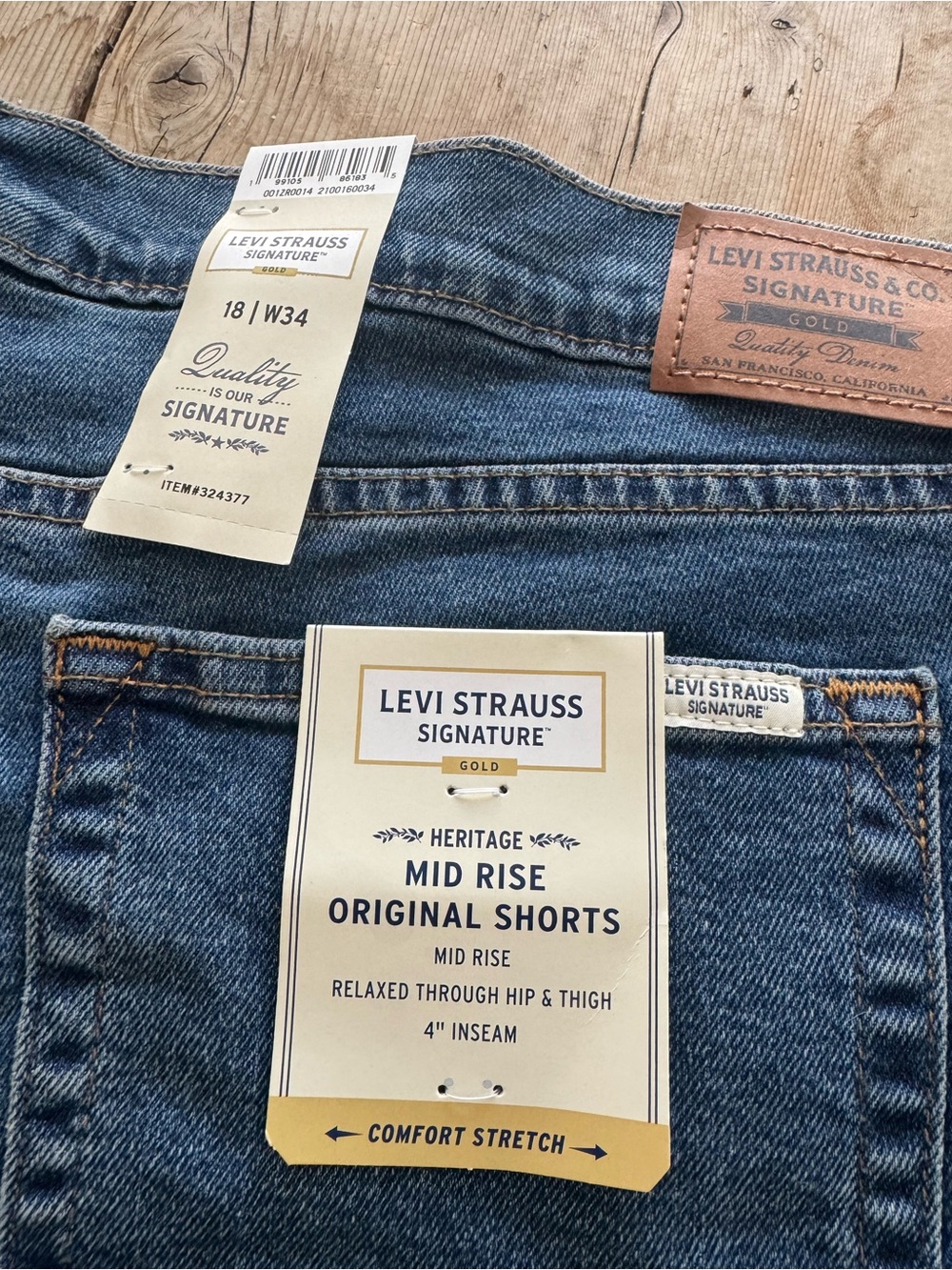NWT Levi’s Denim High-Rise Frayed Hem Women's Shorts size 18 / 34 - Picture 4 of 9